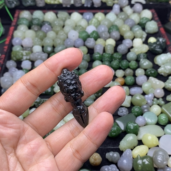 调***蝉和田玉未镶嵌颈饰