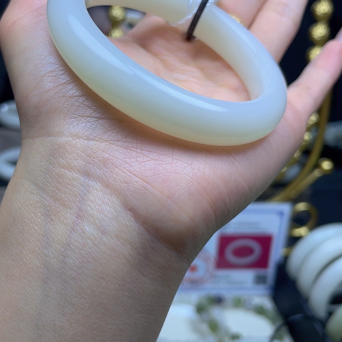 和田玉（白玉）未镶嵌手镯