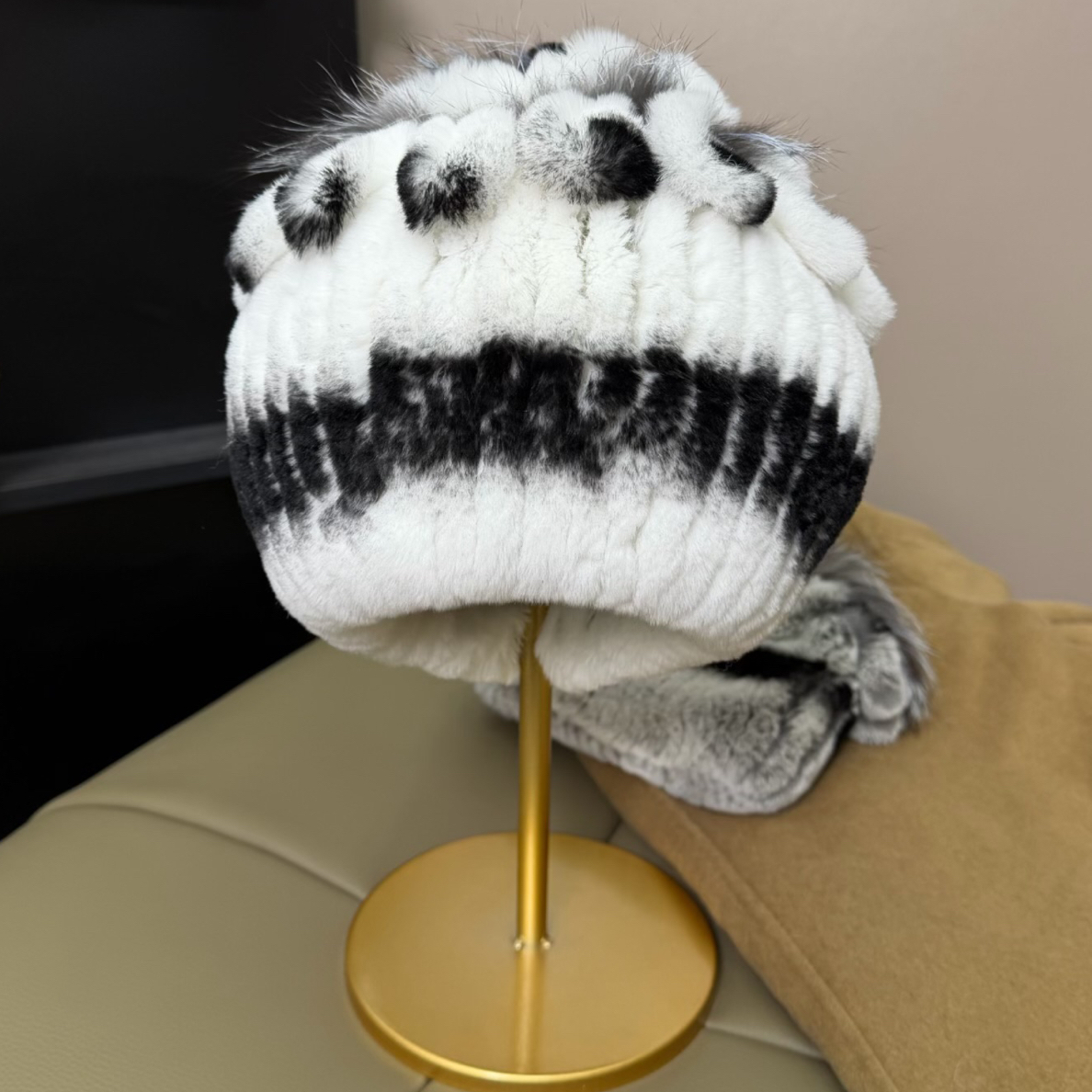 圆顶冬季秋冬无檐缝线獭兔毛皮草帽街头风冷帽韩版套头帽时尚百搭