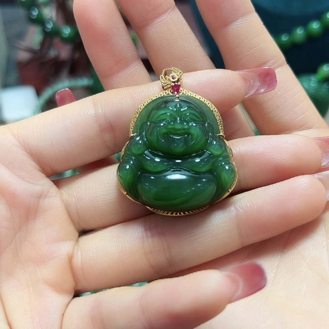 和田玉吊坠18K金镶嵌