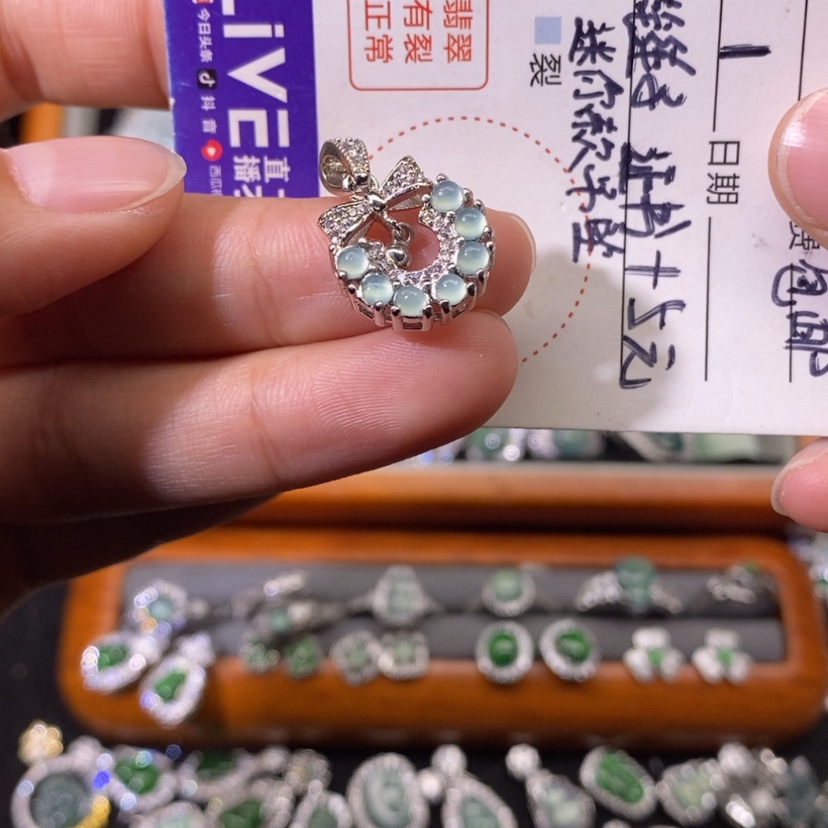 【闪购商品】翡翠颈饰未镶嵌天然