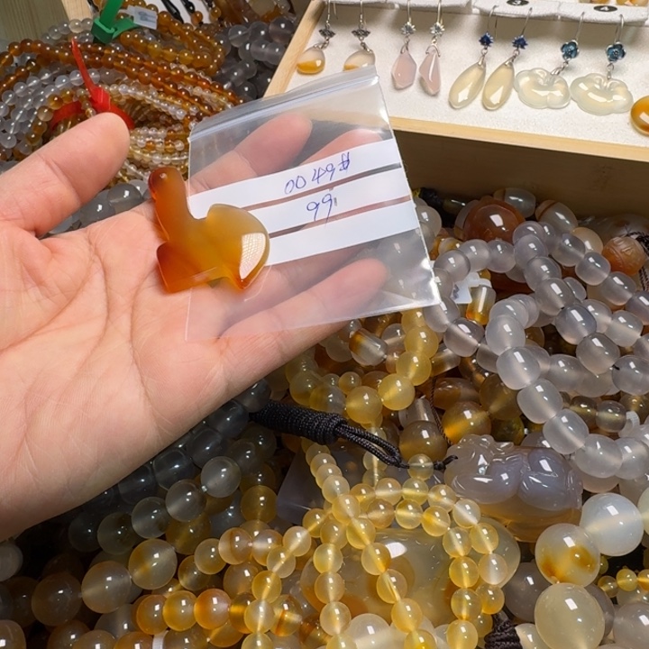 雨***菏玛瑙/玉髓未镶嵌颈饰0049……99