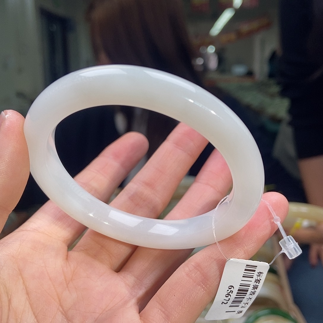 和田玉手镯未镶嵌56 57