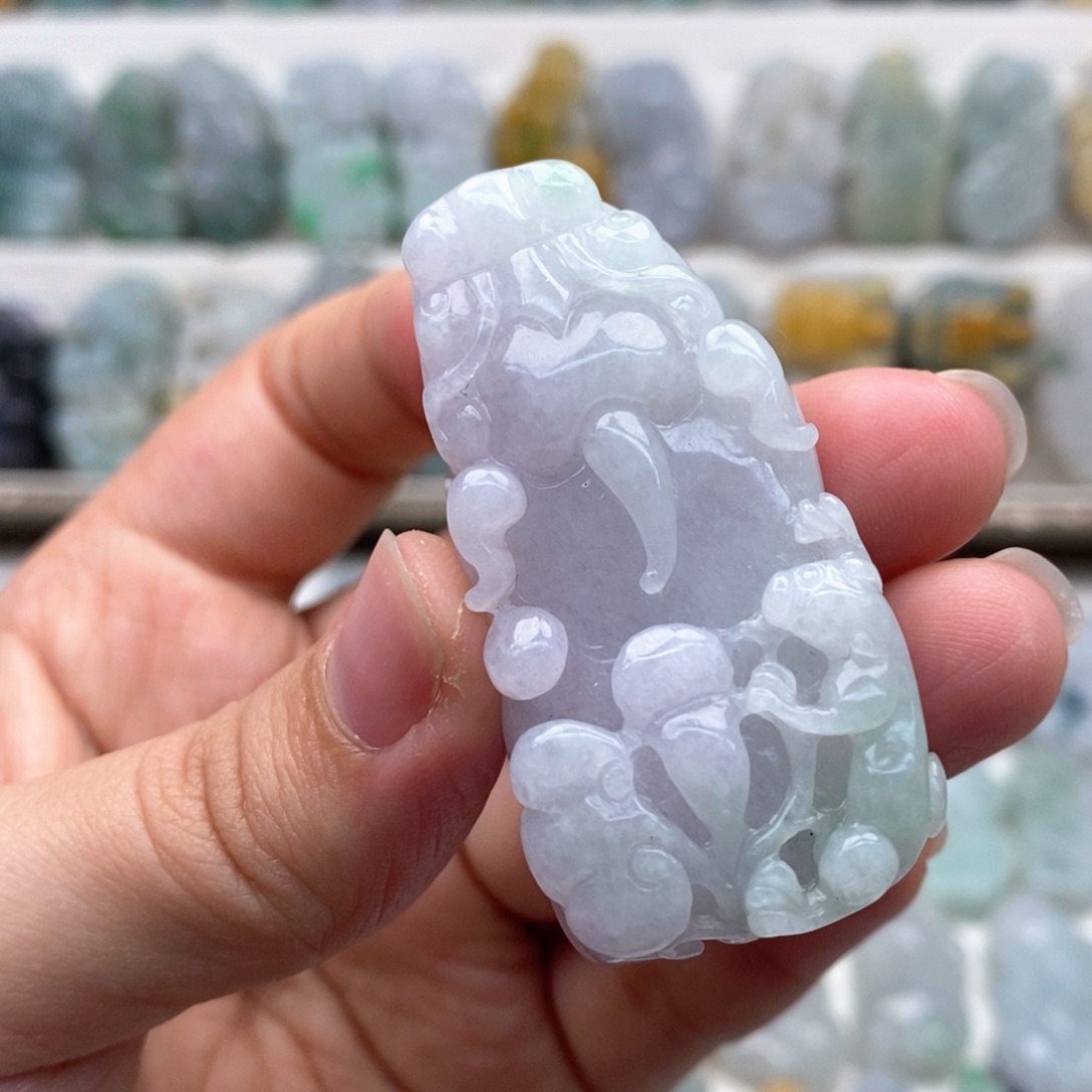 翡翠吊坠(赠链)未镶嵌