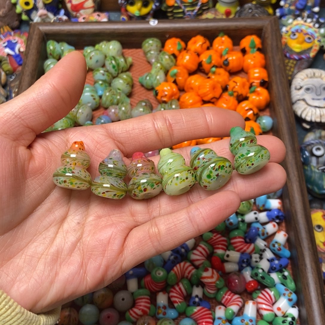 琉璃颈饰小葫芦一只