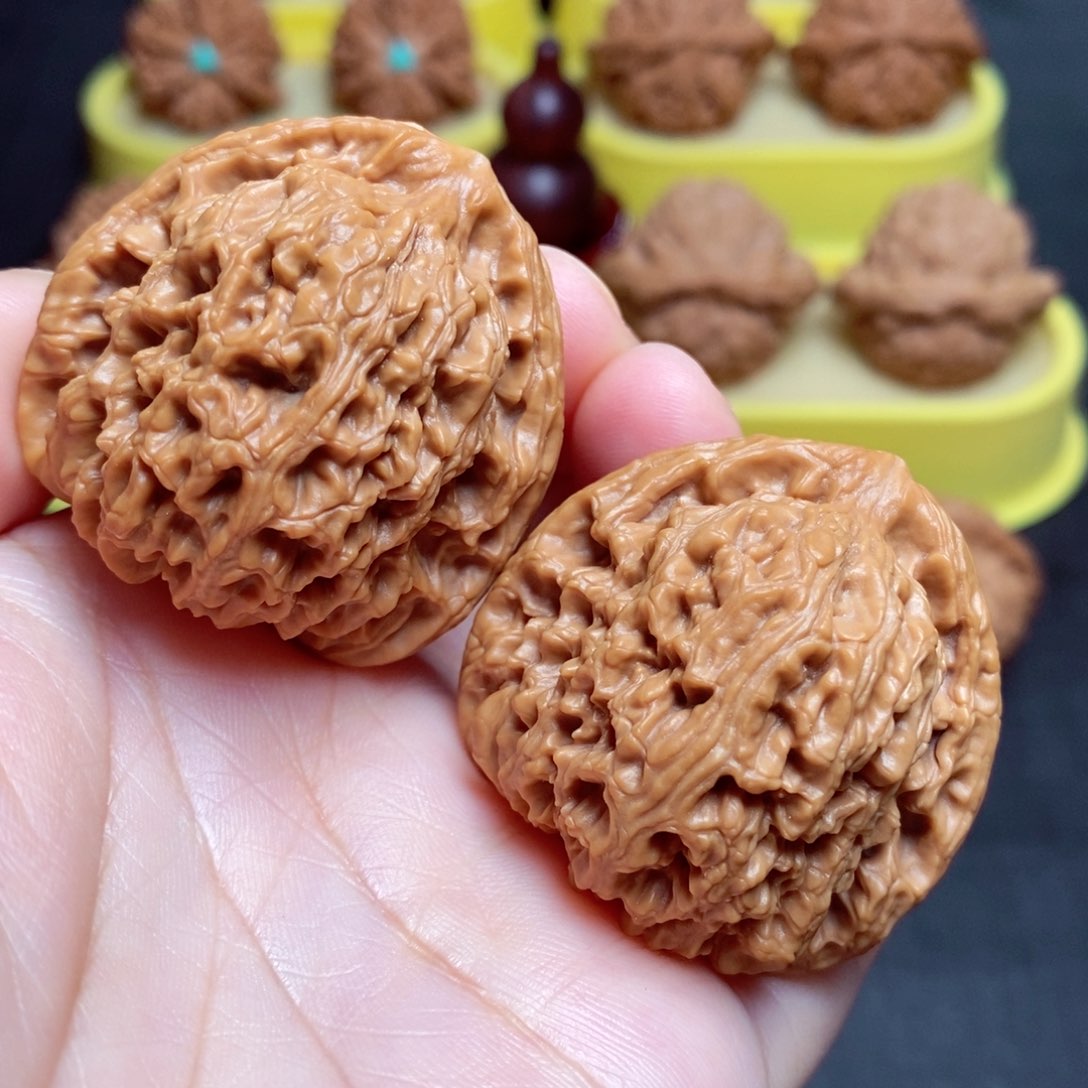 文玩核桃吊坠三角疆