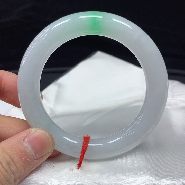 翡翠手镯（圆镯）未镶嵌53.2