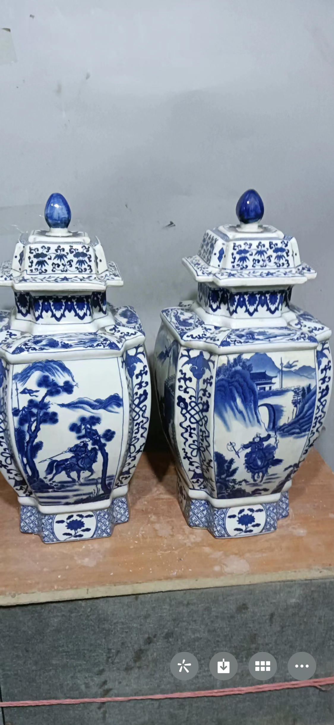 青花瓷一对摆件，特别漂亮复古花纹龙纹缠枝