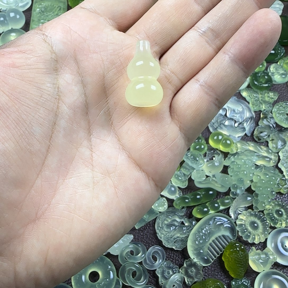 蛇纹石玉未镶嵌岫玉吊坠