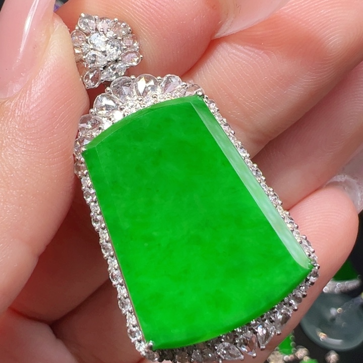 翡翠吊坠(不含链)18K金镶嵌无事牌