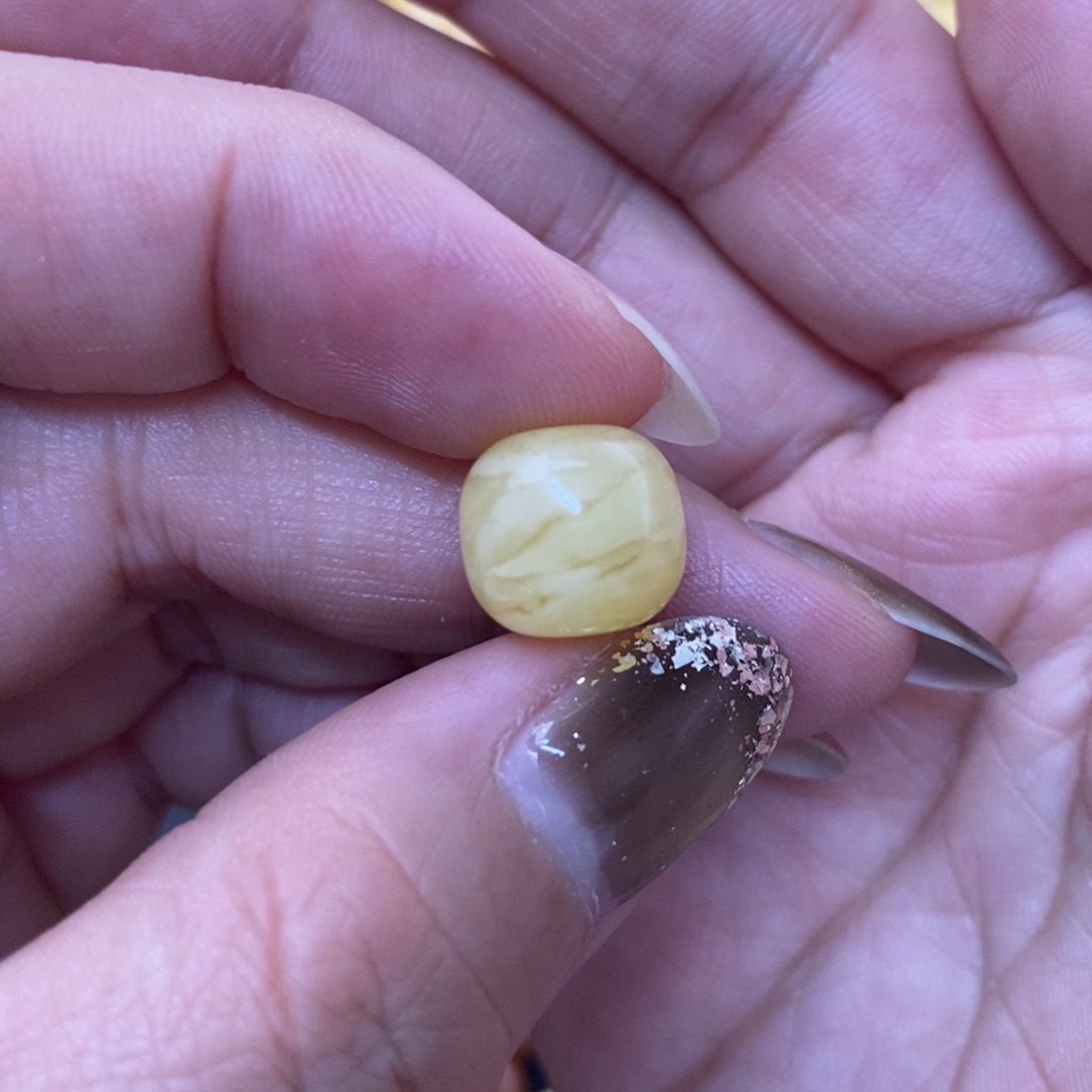 裸石琥珀未镶嵌爱**己