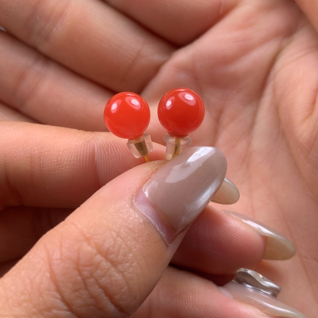 18K金镶嵌耳钉南红玛瑙