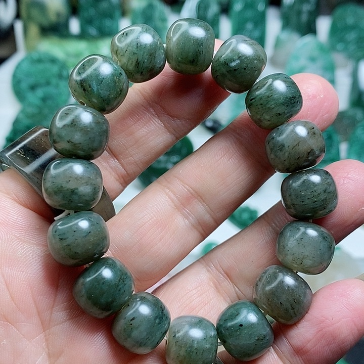 未镶嵌独山玉颈饰