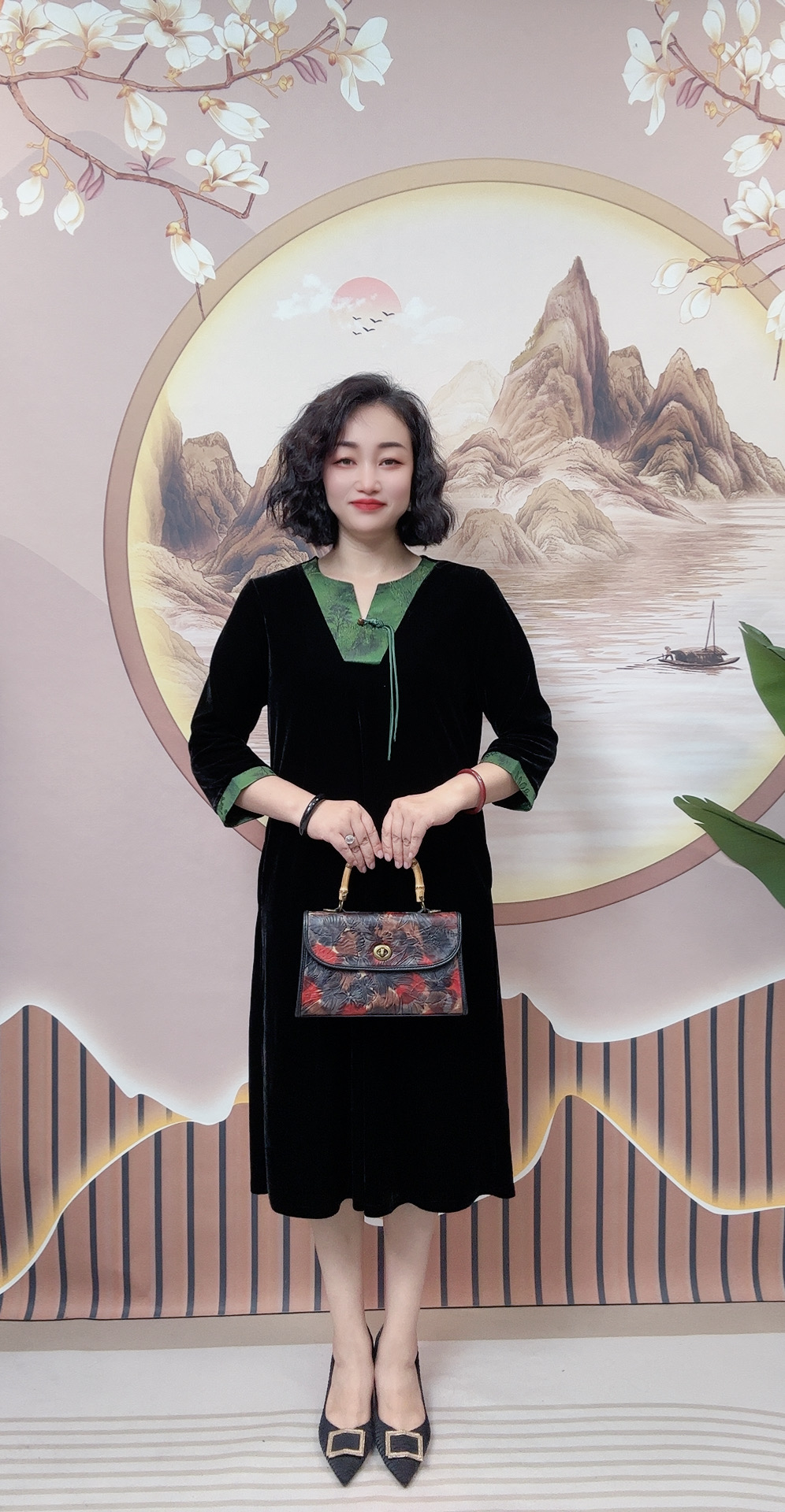 重工刺绣花式拼色V领高端显瘦中老年妈妈中长款丝绒时尚连衣裙