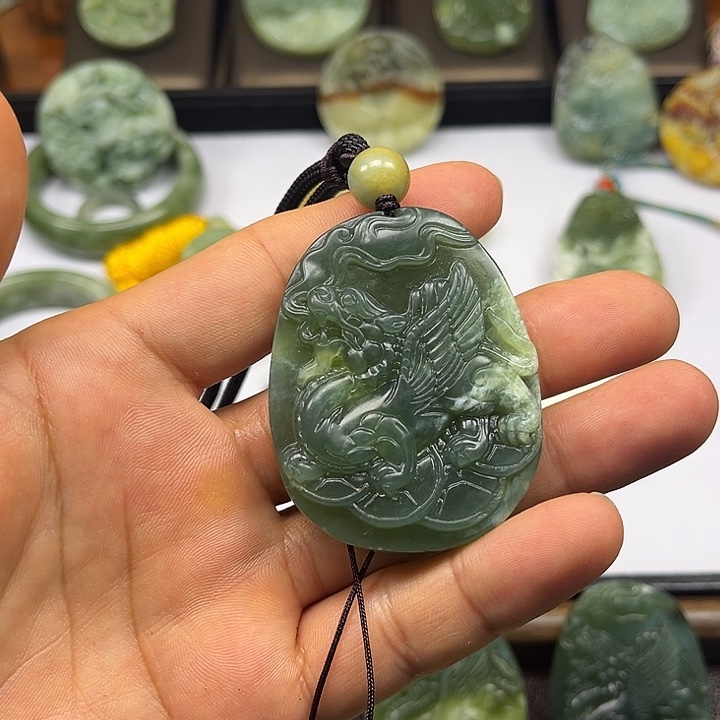 岫玉未镶嵌吊坠(赠链)