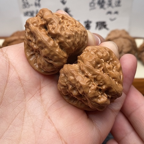 文玩核桃吊坠边37左右开背