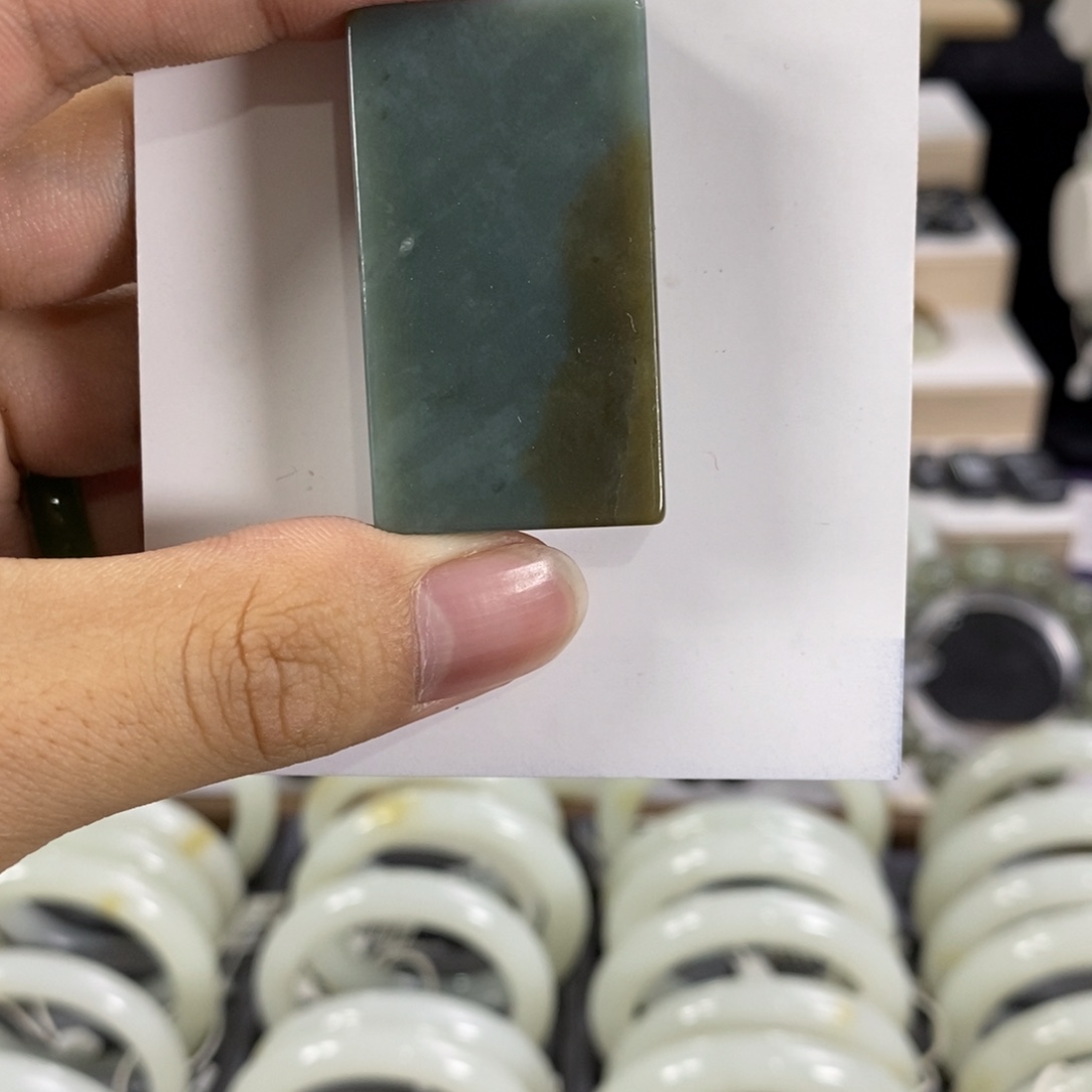 心***雨和田玉未镶嵌颈饰