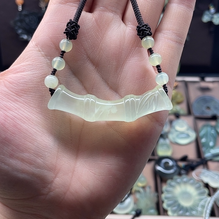 蛇纹石玉合金颈饰