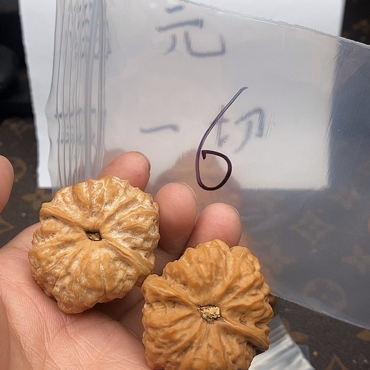 吊坠文玩核桃5hgxuxigigxcihigcgic