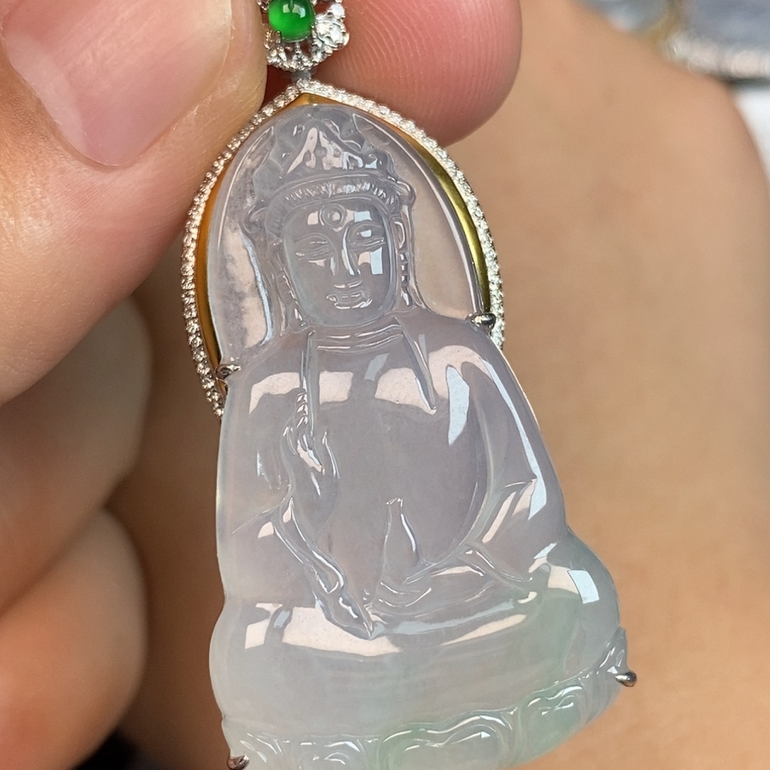 翡翠18K金镶嵌颈饰观音