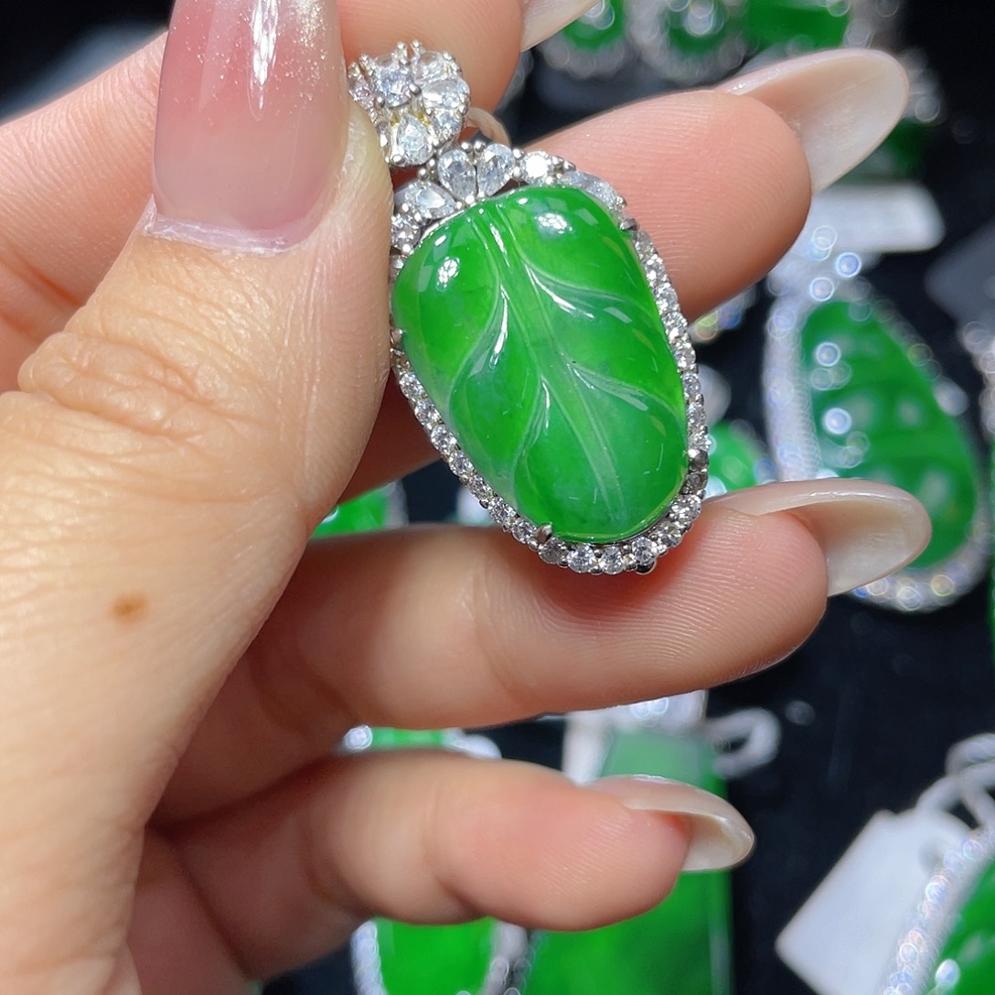 翡翠颈饰银S925镶嵌翡翠