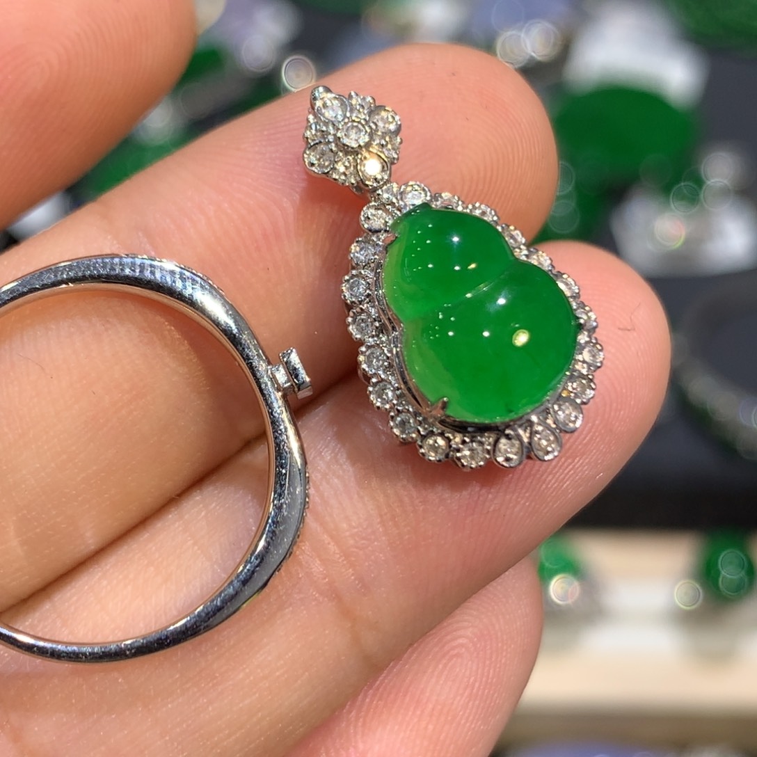 翡翠颈饰18K金镶嵌戒指、吊坠、两用款