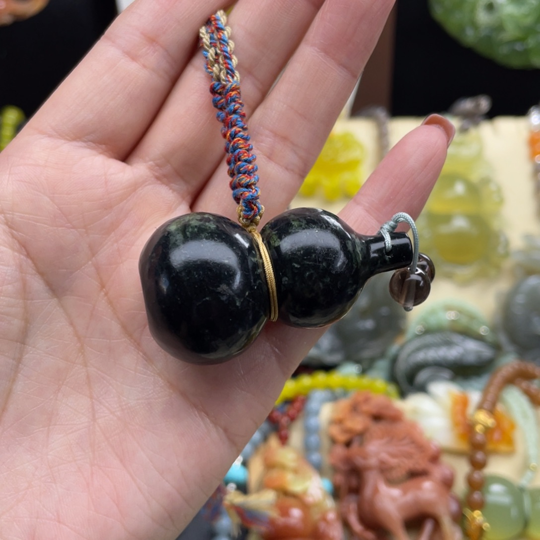 未镶嵌蛇纹石玉颈饰