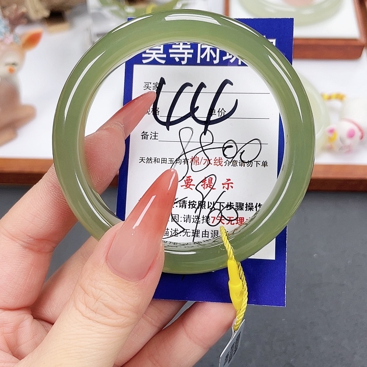 和田玉手镯未镶嵌