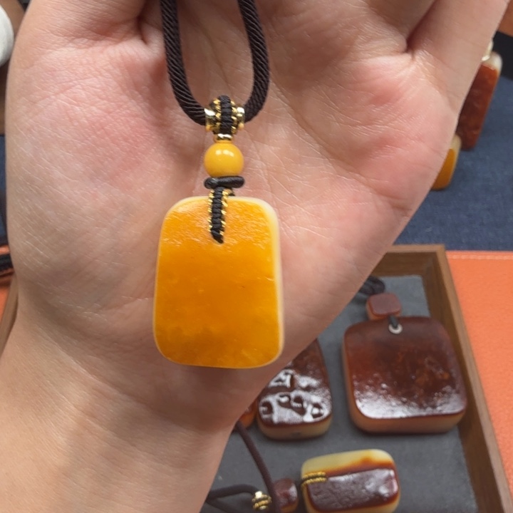 蜜蜡未镶嵌吊坠(赠链)