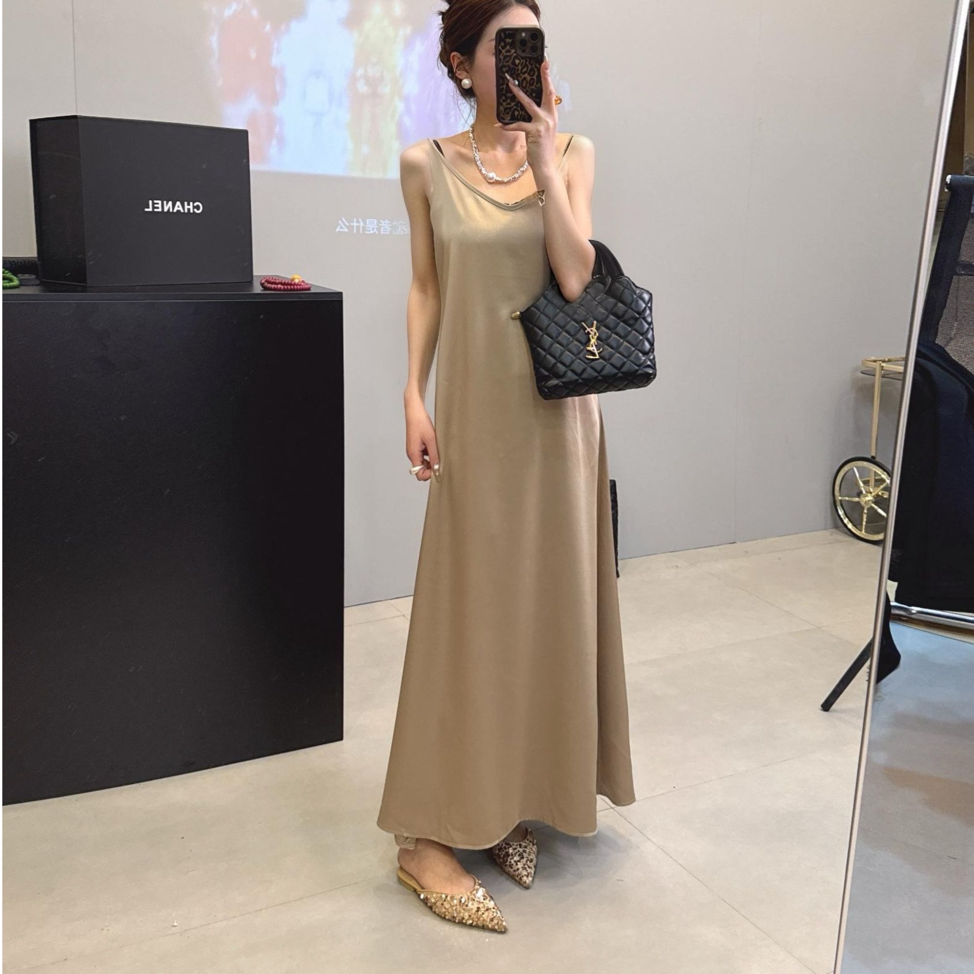 韩版东大门V领缎面春装新款气质时尚百搭显瘦连衣裙596