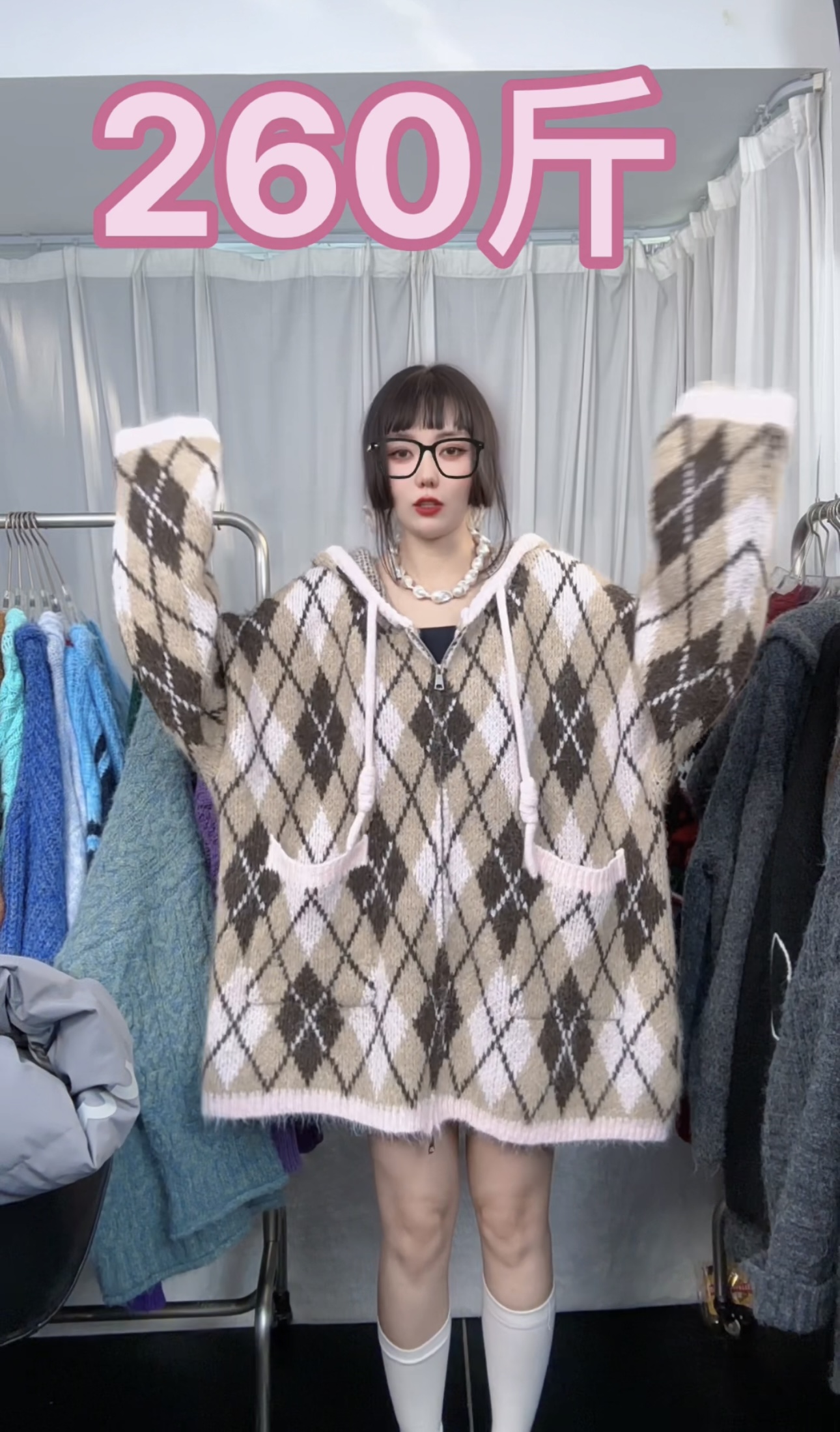 2025年秋冬新品胖美眉孕妇超大版慵懒风连帽拉链粉咖菱格开衫