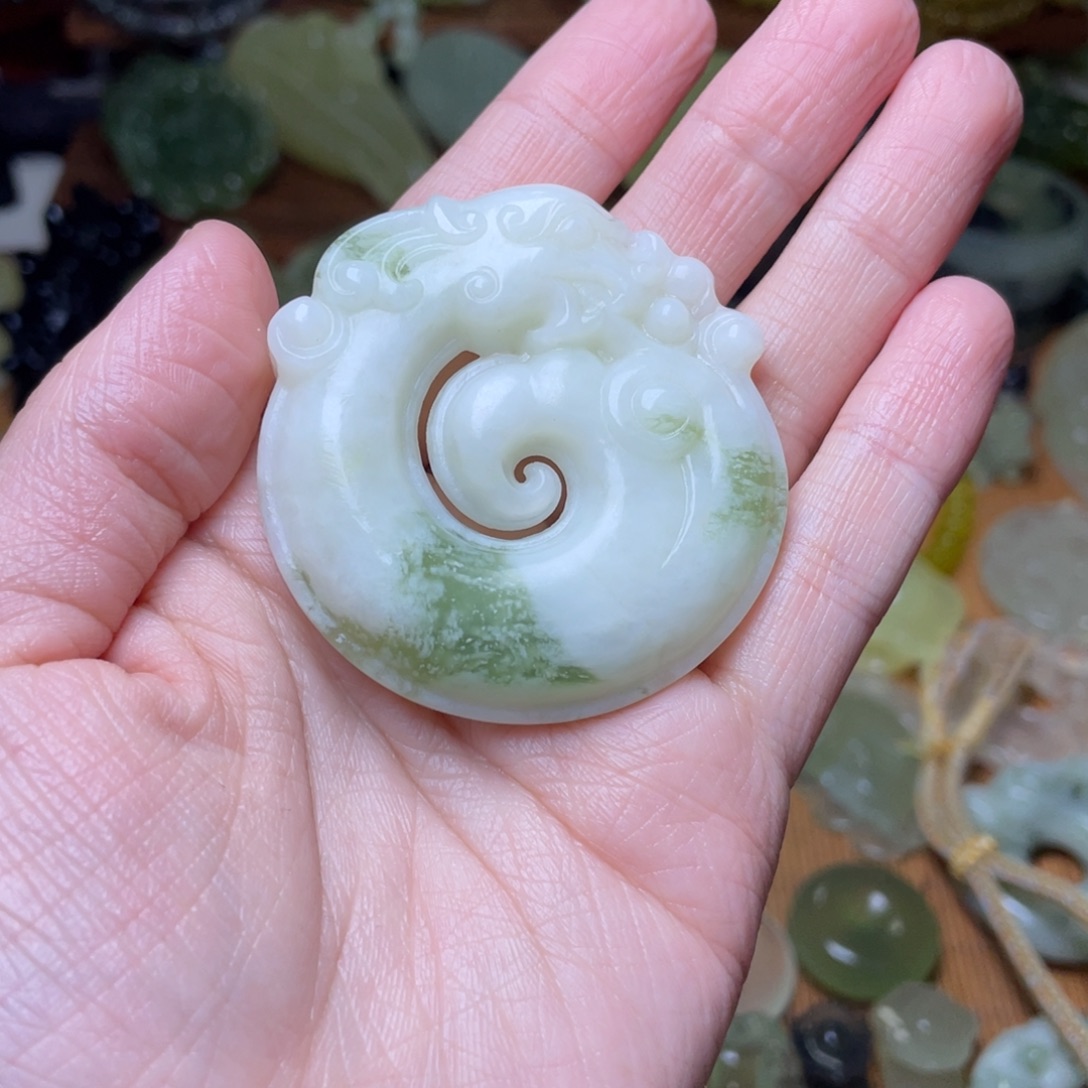 沐***✺蛇纹石玉未镶嵌钥匙扣