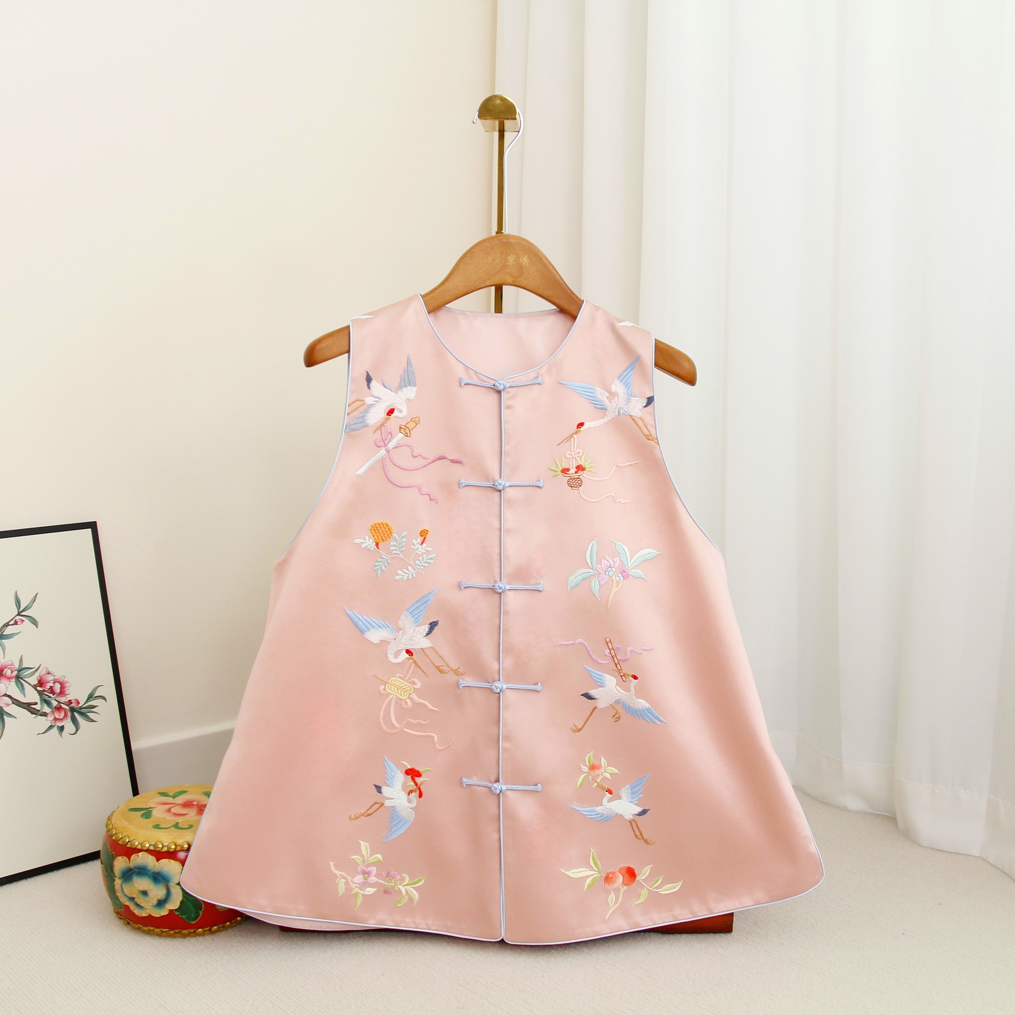 【京绣】国风女装 非遗手工刺绣 复古气质圆领对襟设计瑞鹤衔福马甲