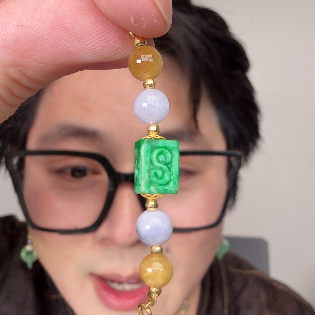 翡翠18K金镶嵌颈饰一件