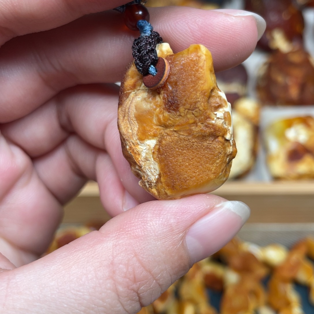 蜜蜡珠宝奇石未镶嵌