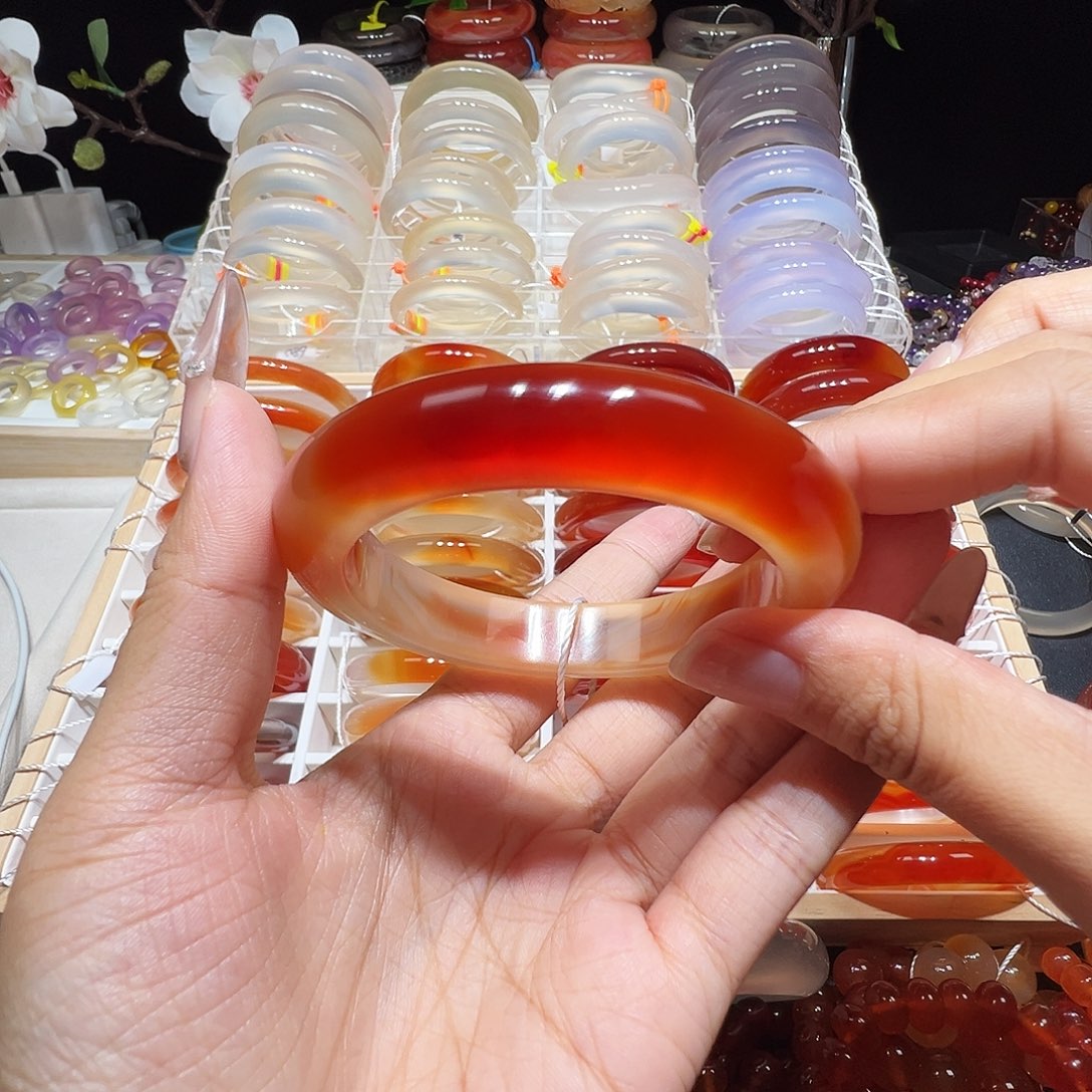 小***吞玛瑙/玉髓手镯未镶嵌