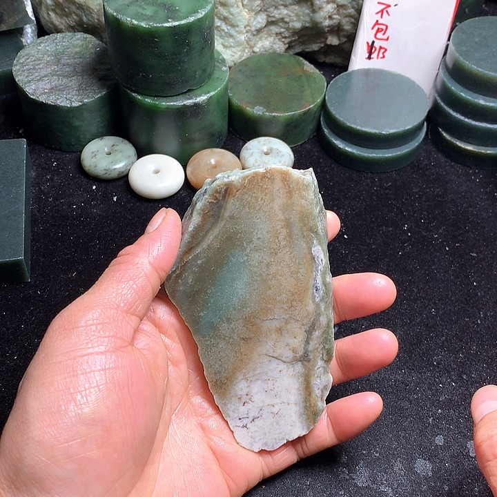 和田玉（糖玉）未镶嵌珠宝奇石