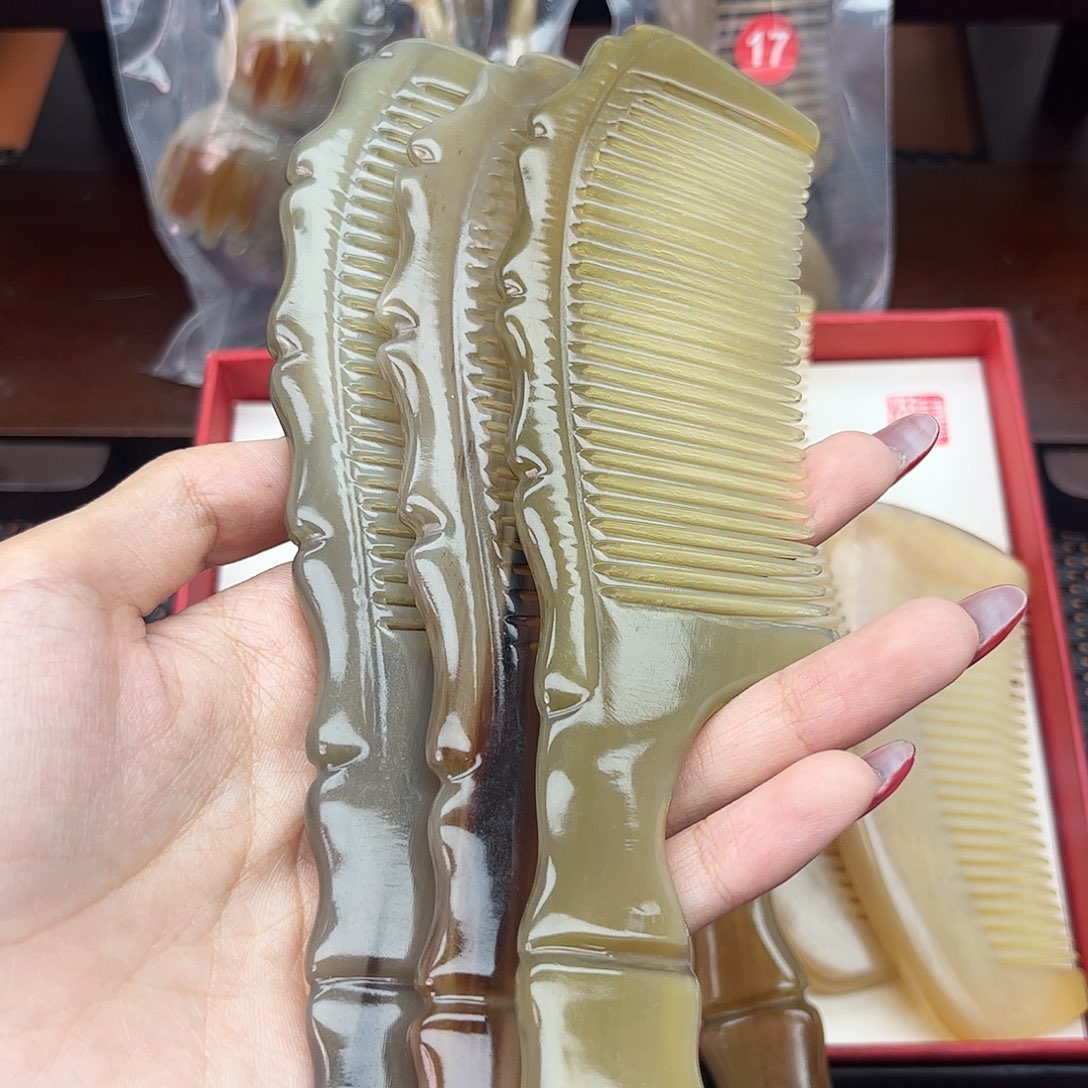 纯手工制作纯牛角梳子
