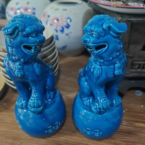 ꧁***꧂现在工艺品，陶瓷摆件，小狮子一对全品。