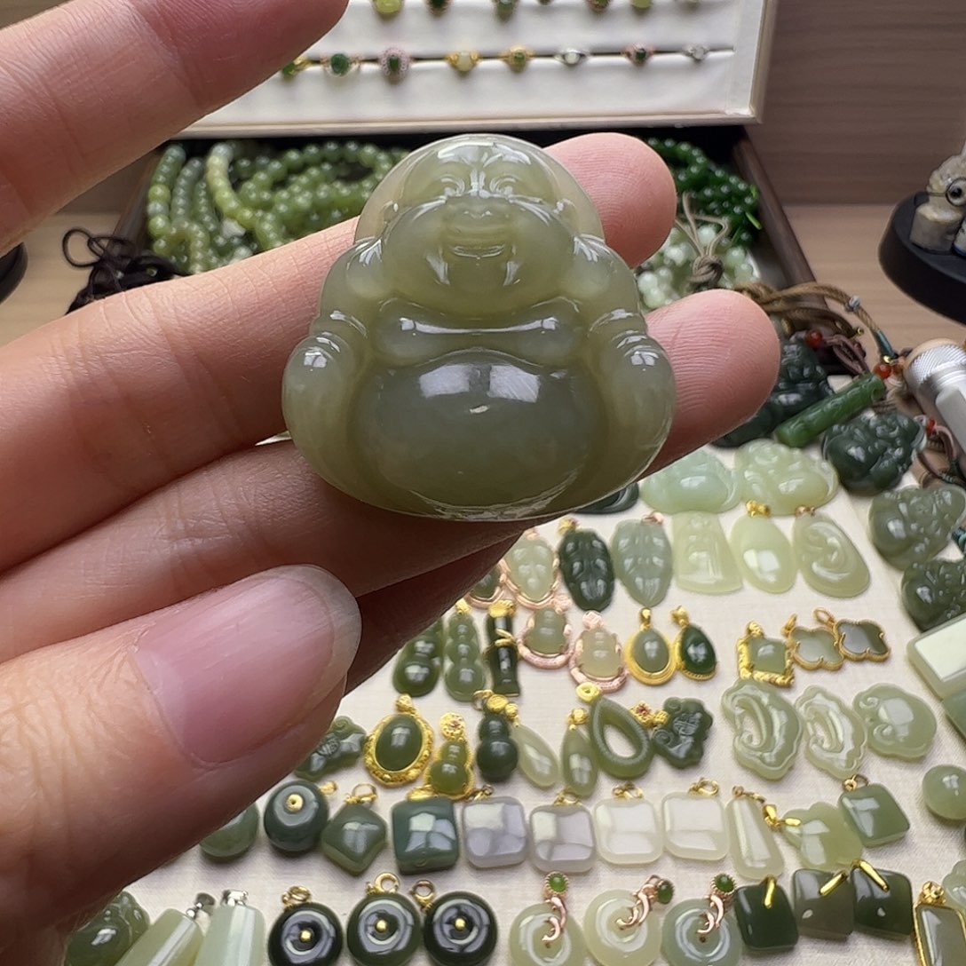 和田玉未镶嵌吊坠(赠链)