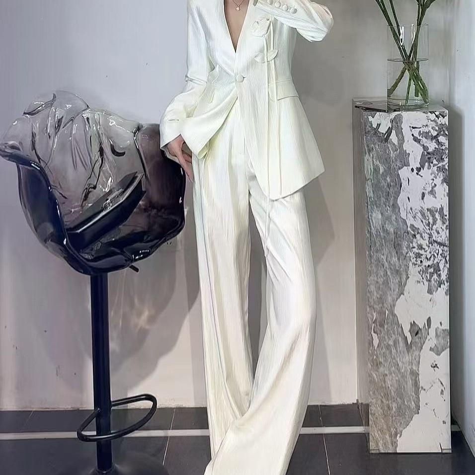 早秋新款休闲时尚轻奢立体花朵西服直筒裤套装