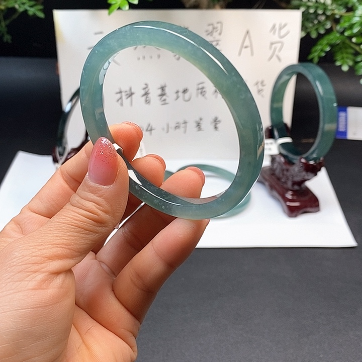 翡翠手镯未镶嵌不****火57.7尺寸