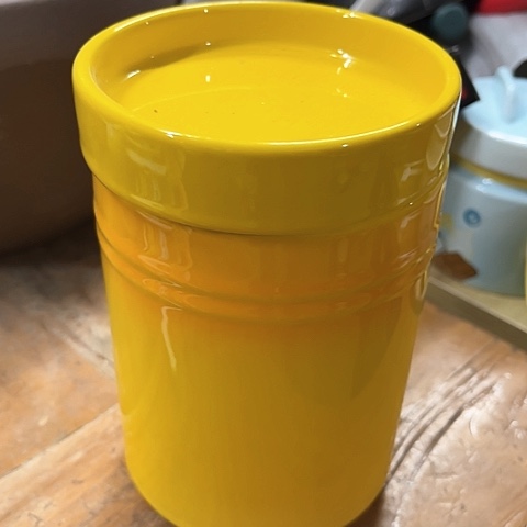 微瑕，不能明火，口径10高14，2个黄色