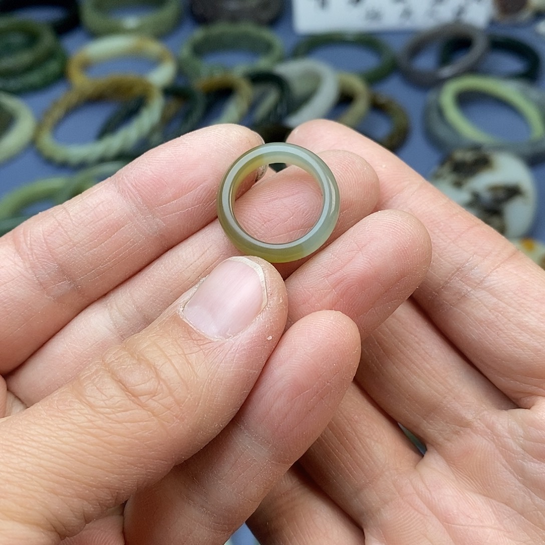 和田玉（糖玉）未镶嵌戒指内径15.4mm半糖