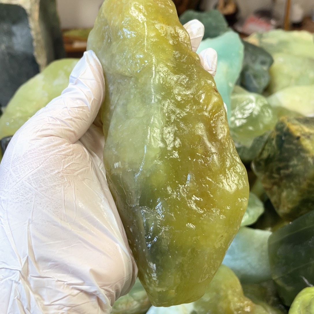 蛇纹石玉未镶嵌中国四大名玉简易