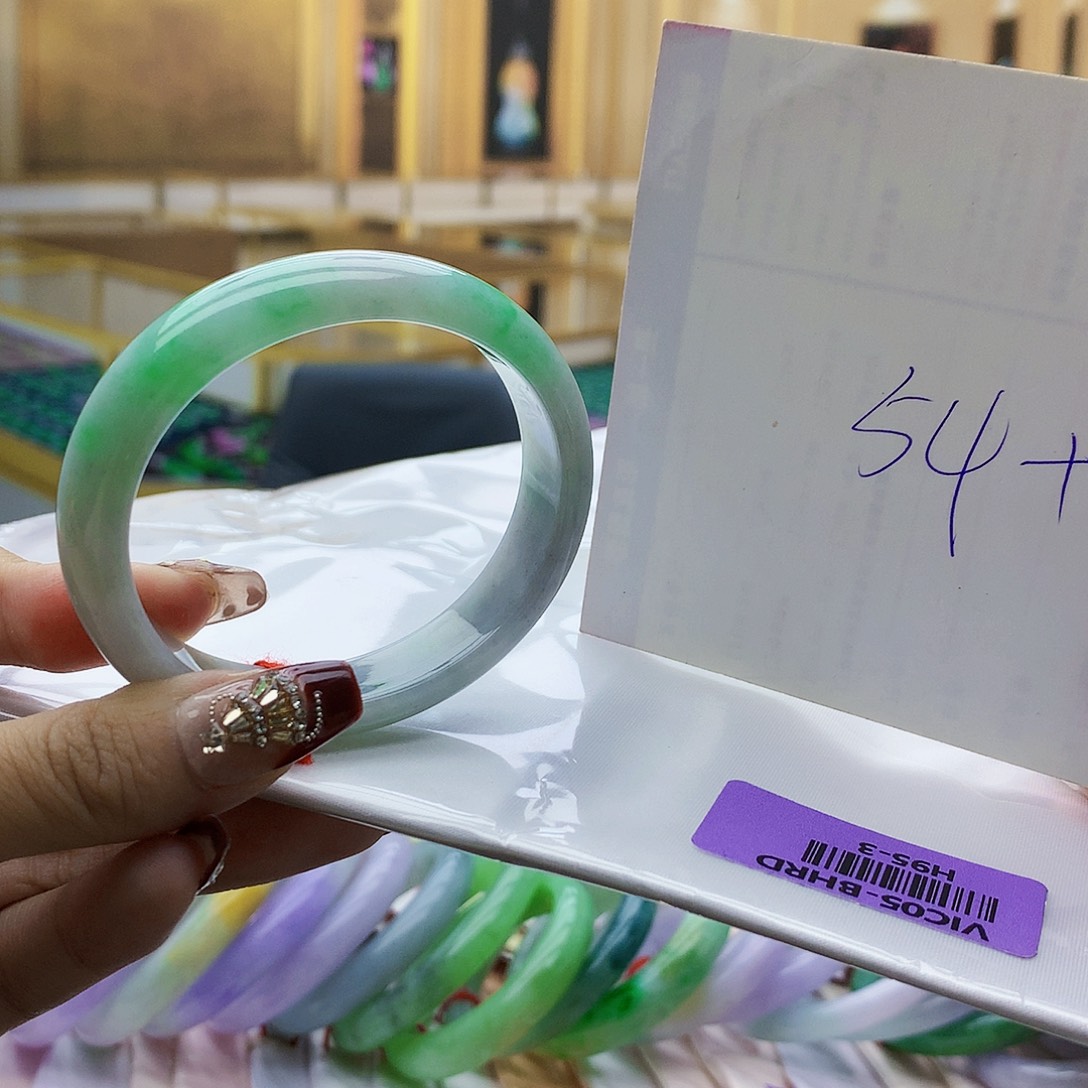 翡翠未镶嵌手镯hhh