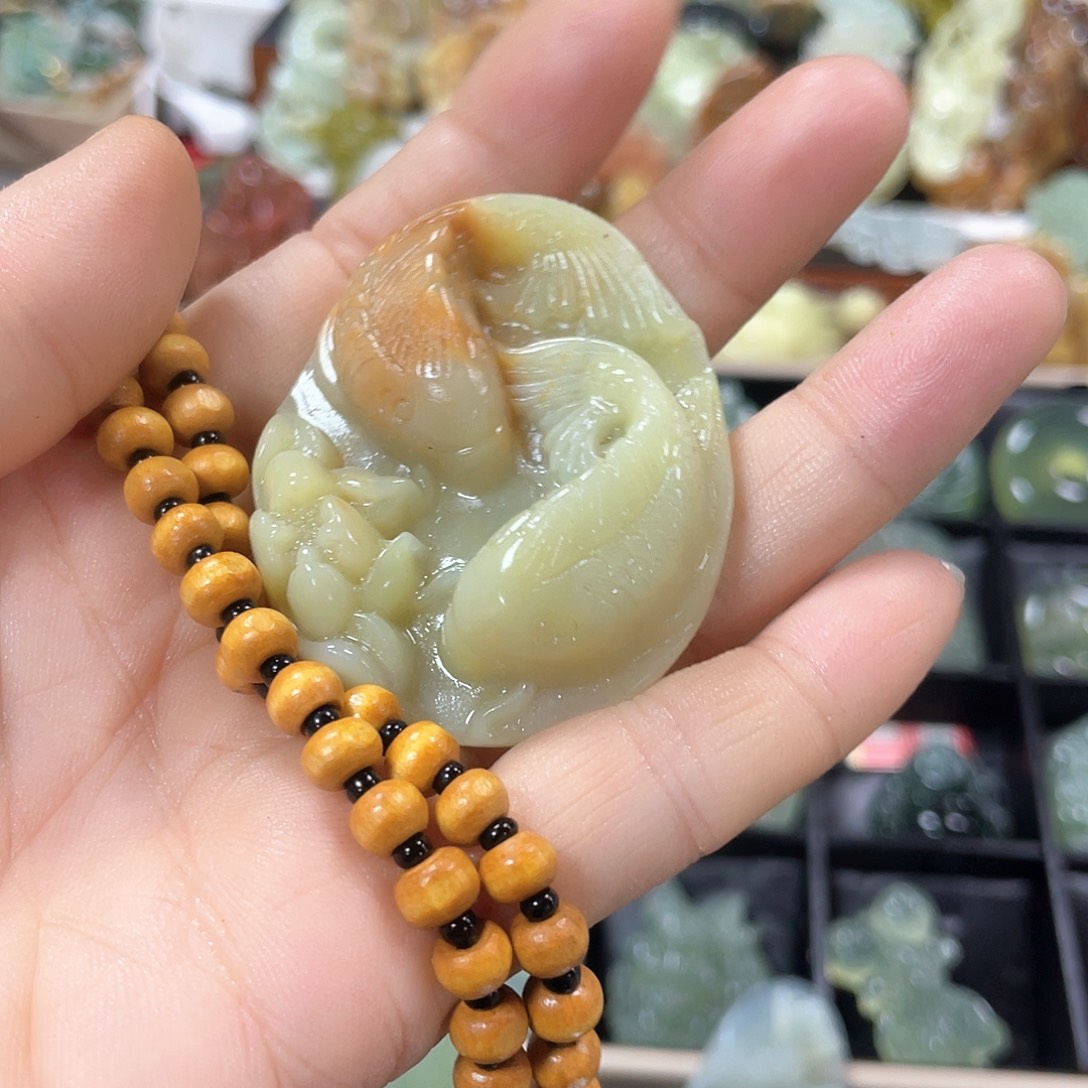 蛇纹石玉颈饰未镶嵌