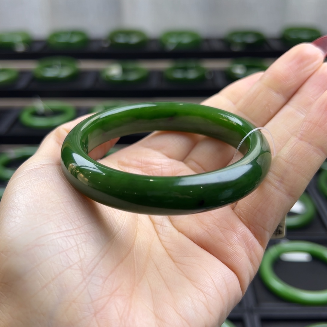 和田玉（碧玉）未镶嵌手镯