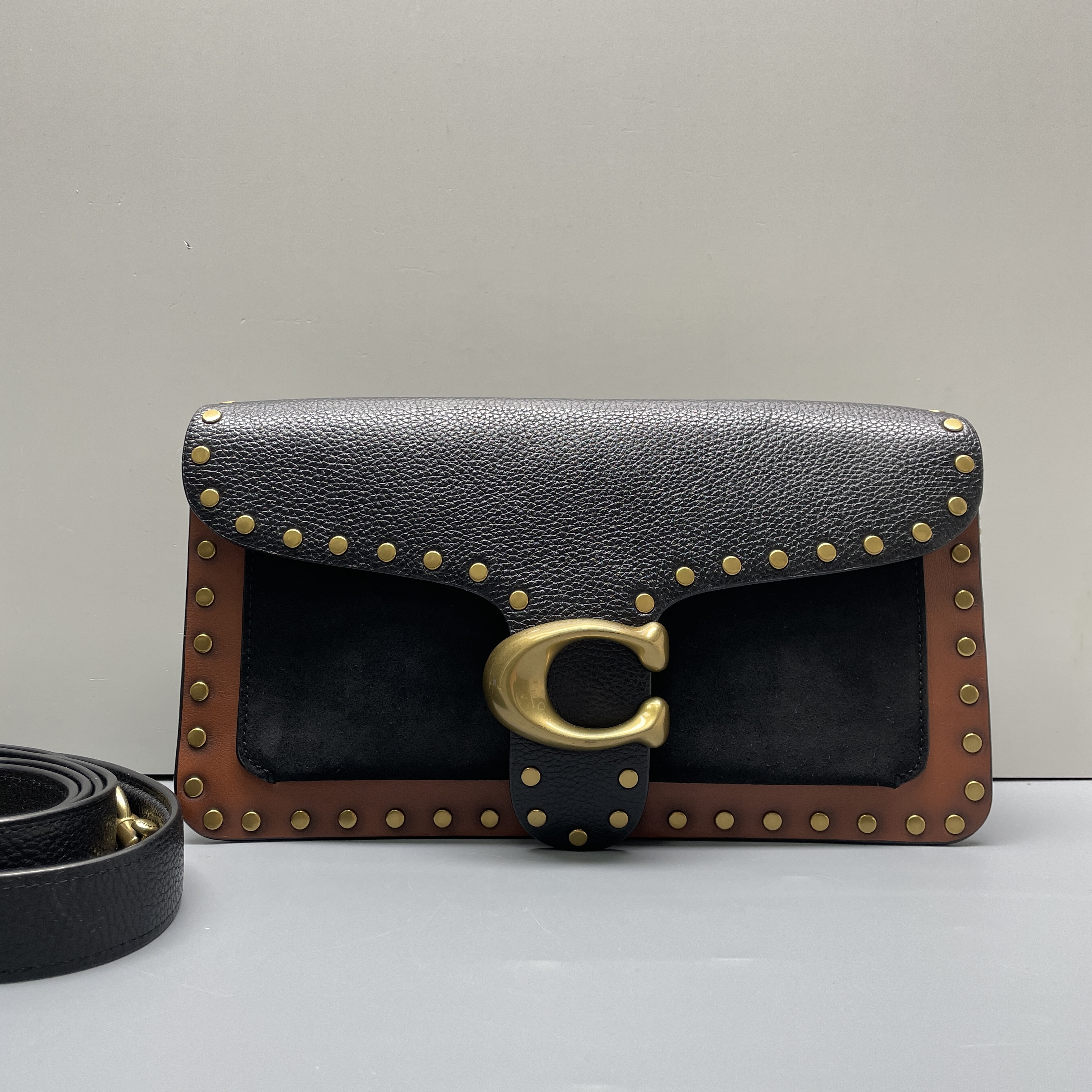 95新 COACH/蔻驰 tabby26黑拼铆钉酒神包26*14*7cmMB111904