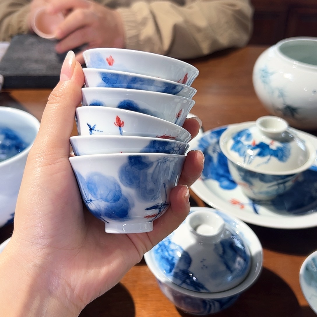 ****雅青花手绘荷花主人杯